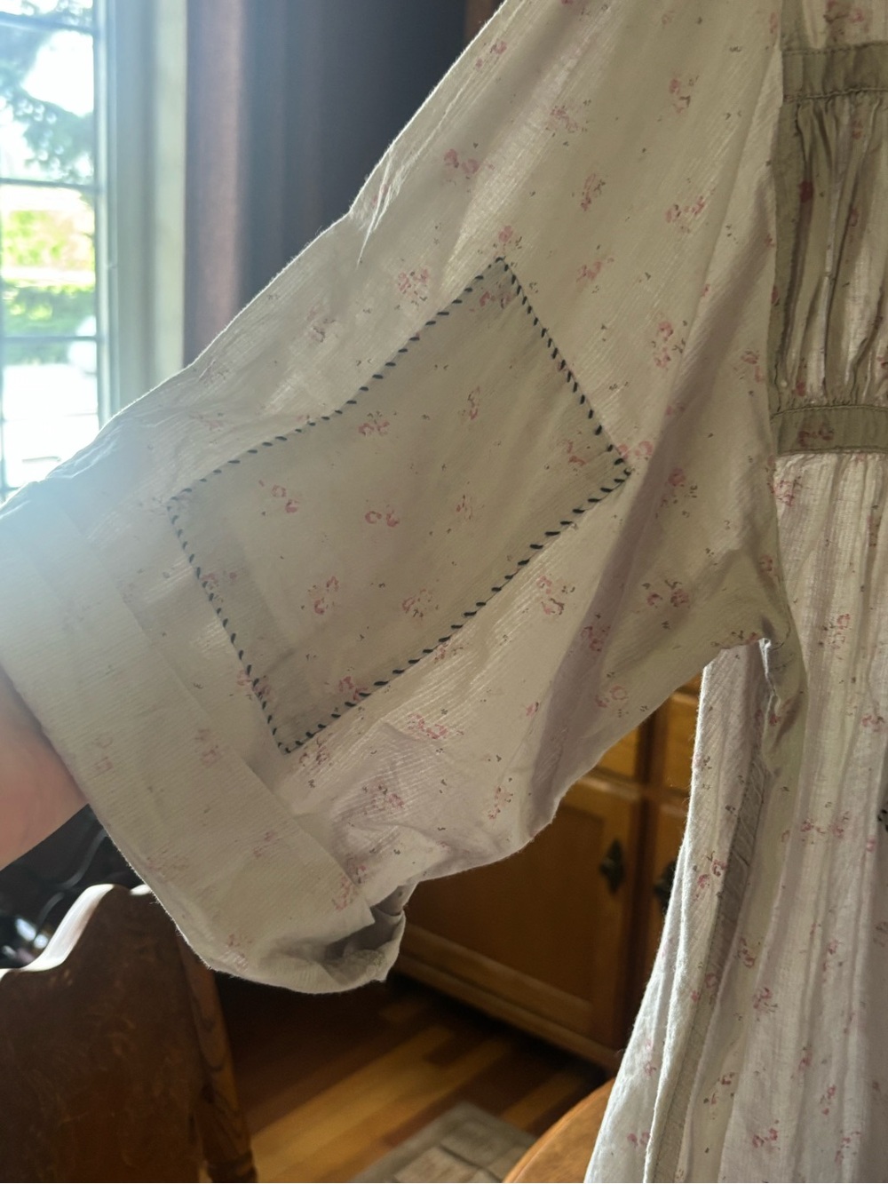Magnolia Pearl light grey and pink floral blouse - Picture 5 of 6